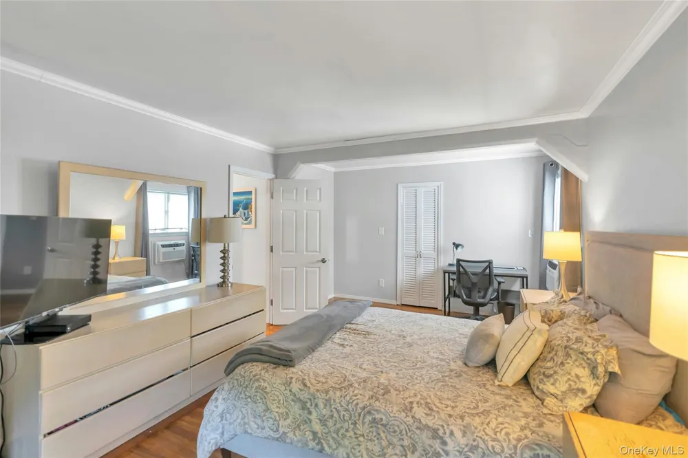 4 Dale Court Hauppauge, NY 11788