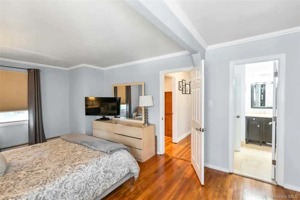 4 Dale Court Hauppauge, NY 11788