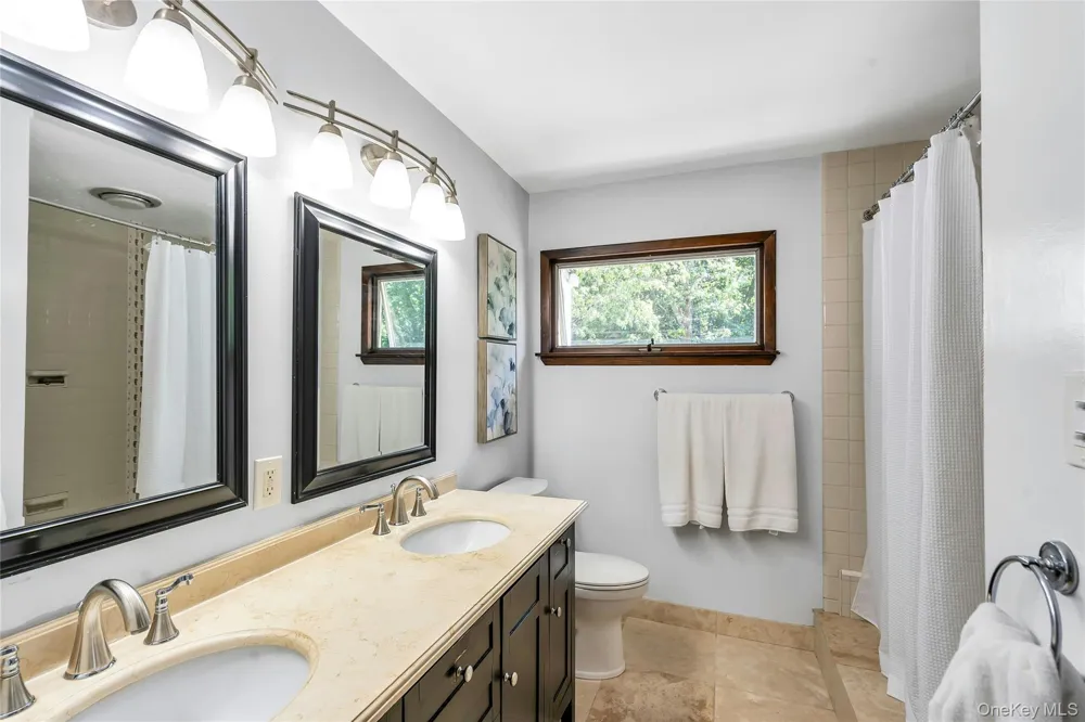 4 Dale Court Hauppauge, NY 11788