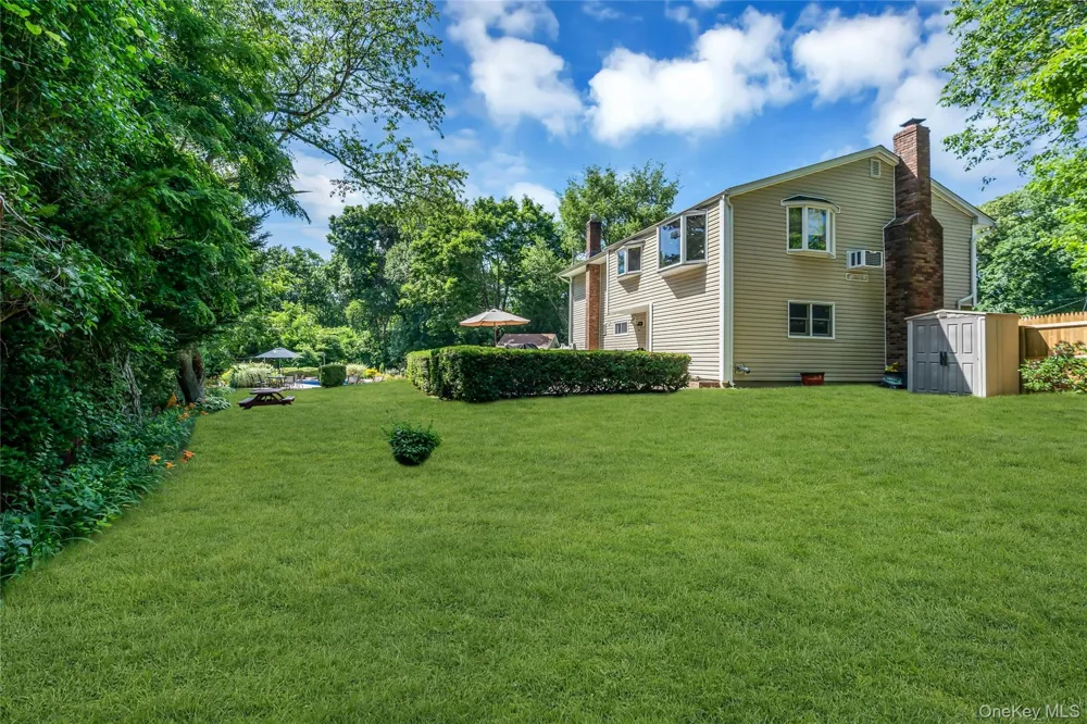 4 Dale Court Hauppauge, NY 11788