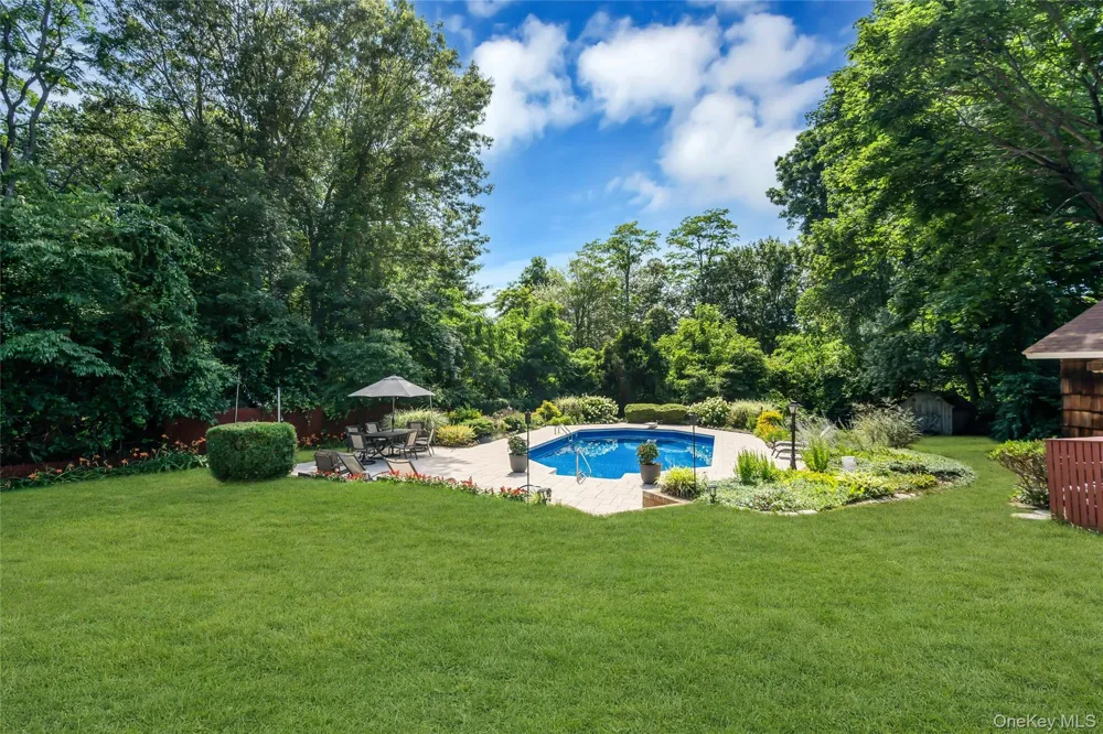 4 Dale Court Hauppauge, NY 11788
