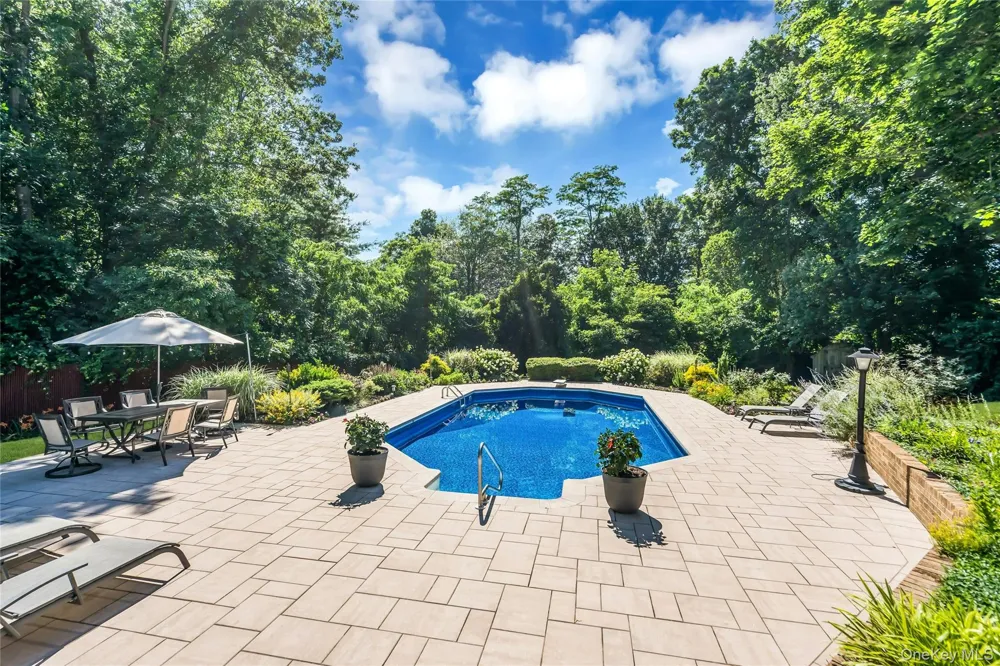 4 Dale Court Hauppauge, NY 11788