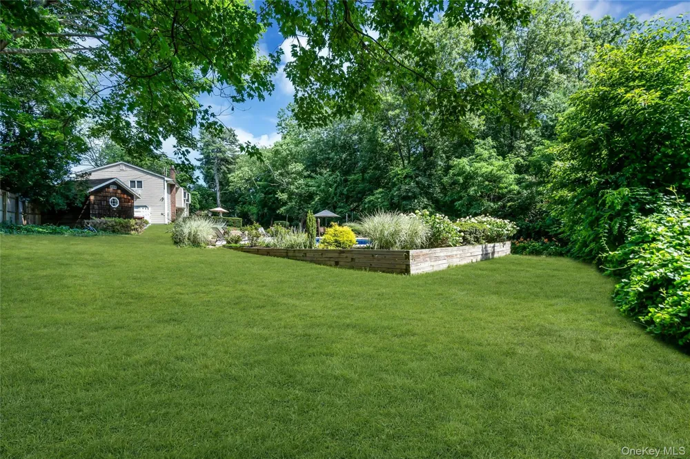 4 Dale Court Hauppauge, NY 11788