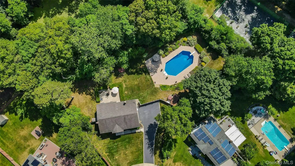 4 Dale Court Hauppauge, NY 11788