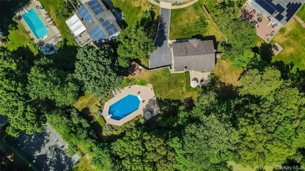 4 Dale Court Hauppauge, NY 11788