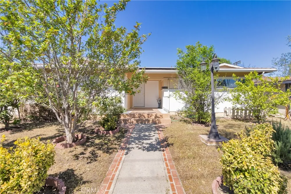 20309 Roscoe Winnetka, CA 91306