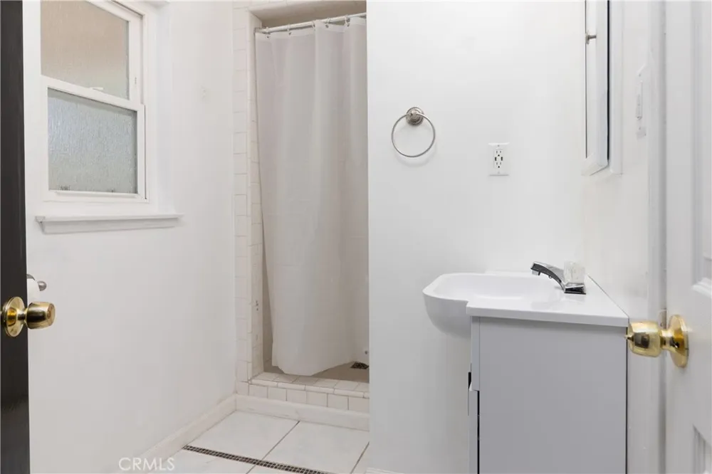 20309 Roscoe Winnetka, CA 91306