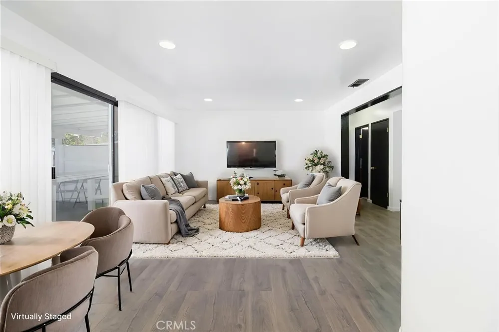 20309 Roscoe Winnetka, CA 91306