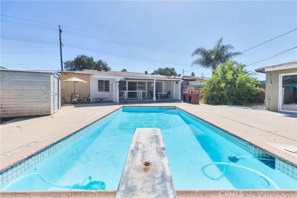20309 Roscoe Winnetka, CA 91306