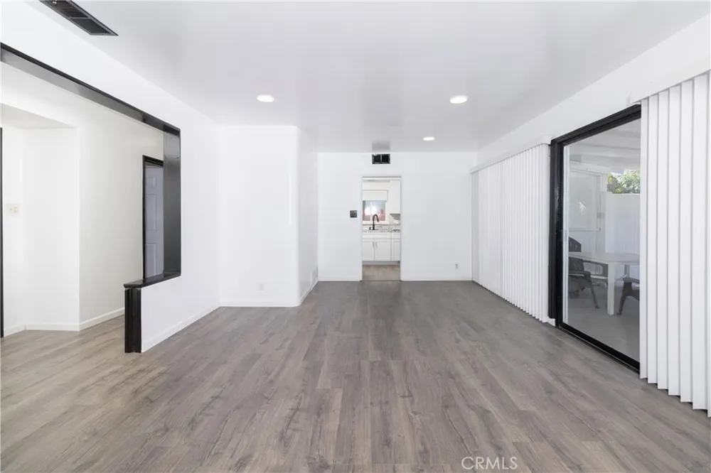 20309 Roscoe Winnetka, CA 91306