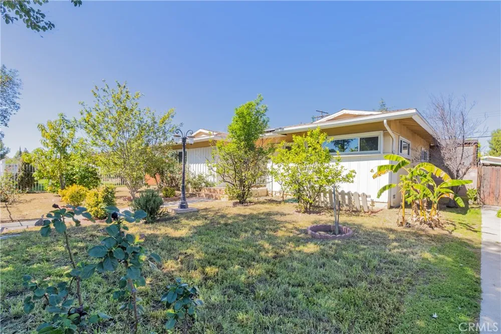 20309 Roscoe Winnetka, CA 91306