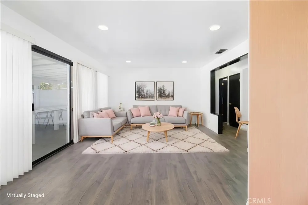 20309 Roscoe Winnetka, CA 91306