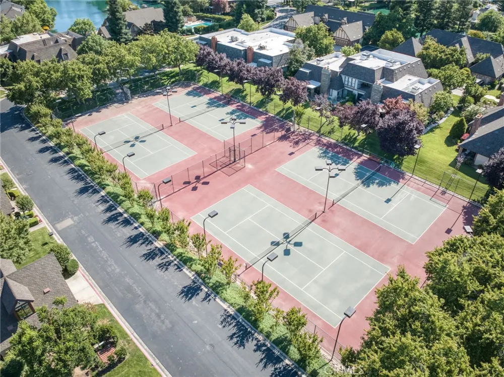 2997 W Silverhill Fresno, CA 93711