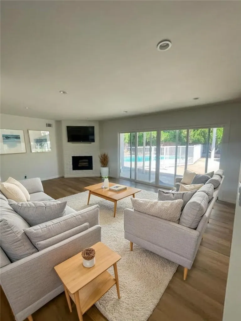 20335 Londelius Winnetka, CA 91306