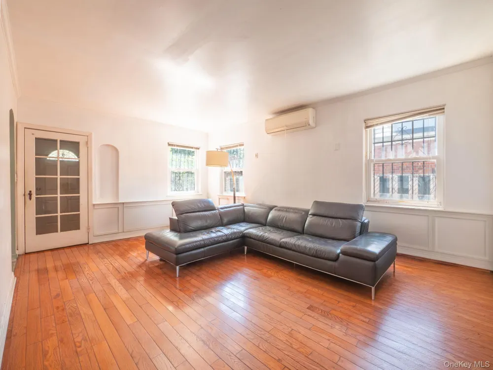 7618 172nd Street Fresh Meadows, NY 11366