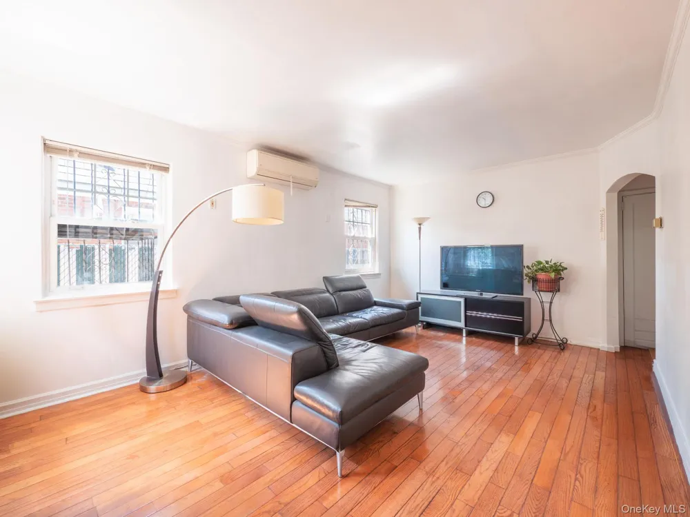 7618 172nd Street Fresh Meadows, NY 11366