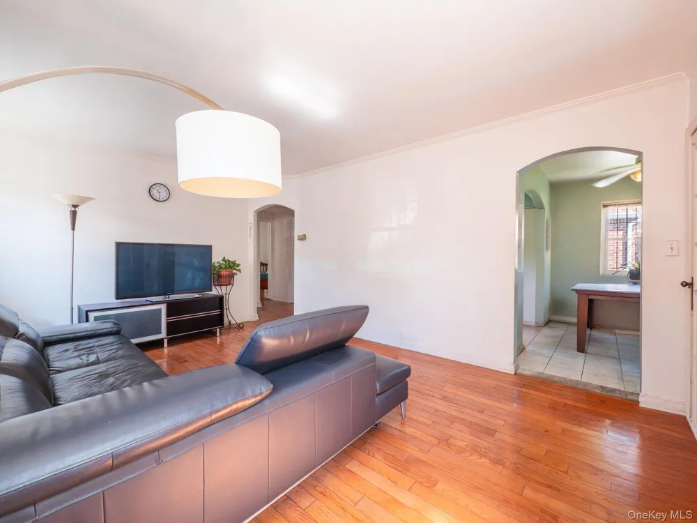 7618 172nd Street Fresh Meadows, NY 11366
