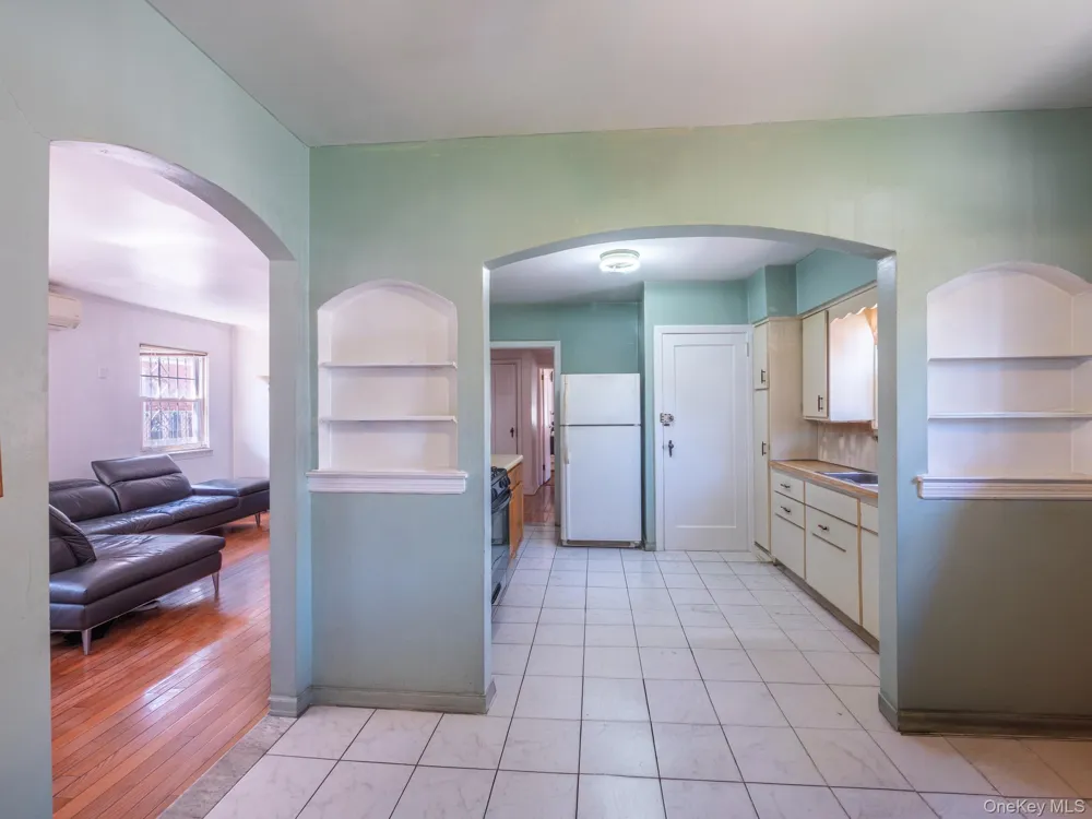 7618 172nd Street Fresh Meadows, NY 11366