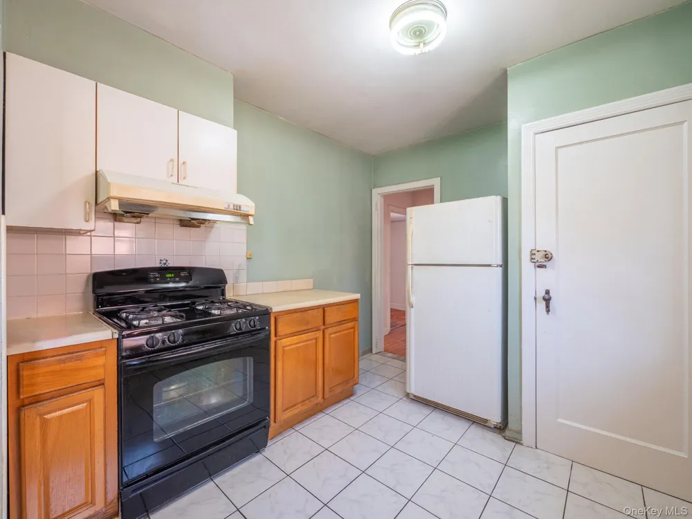 7618 172nd Street Fresh Meadows, NY 11366