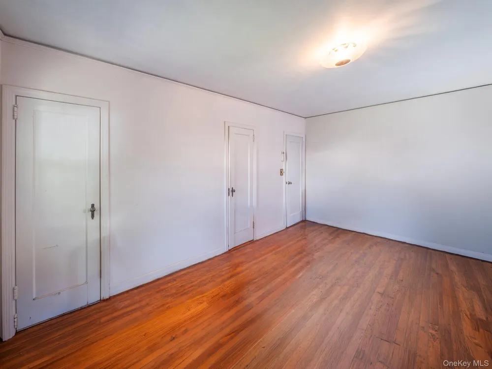 7618 172nd Street Fresh Meadows, NY 11366