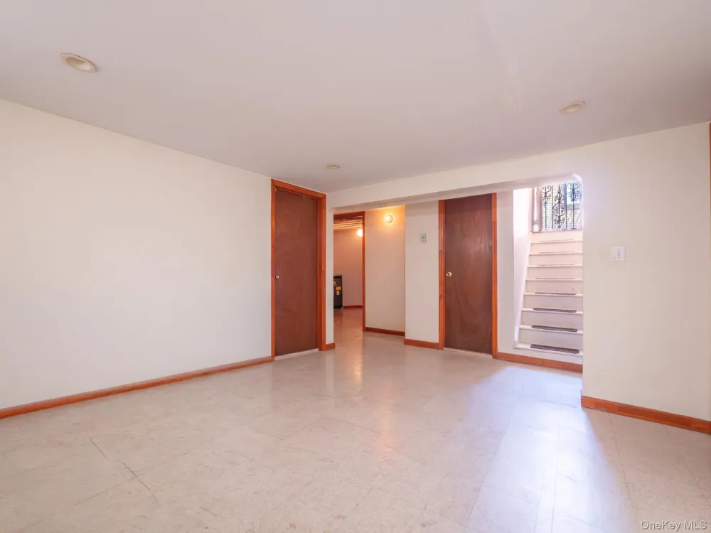 7618 172nd Street Fresh Meadows, NY 11366