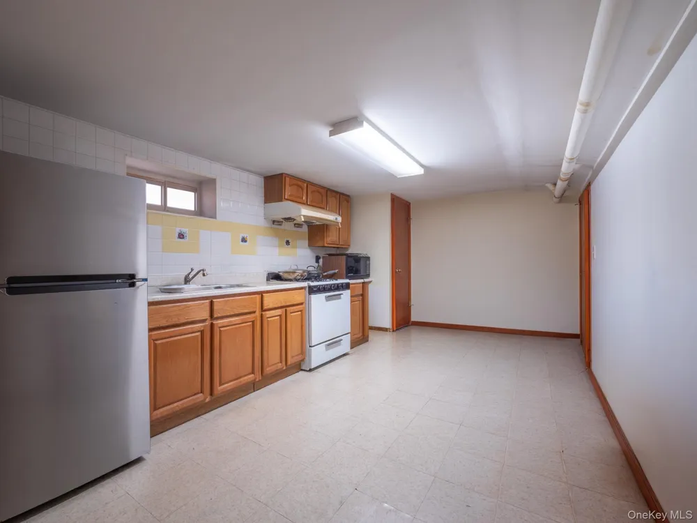 7618 172nd Street Fresh Meadows, NY 11366