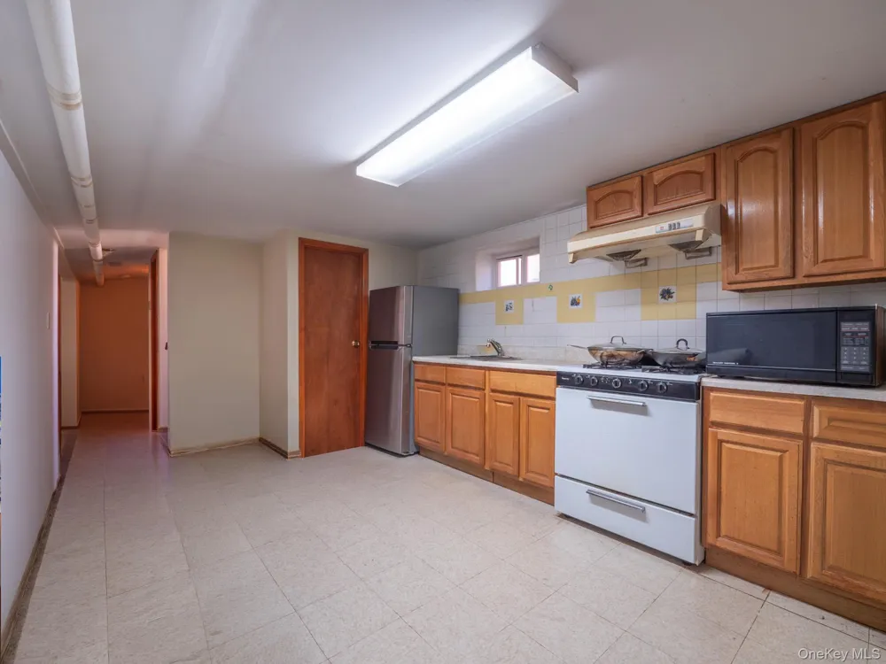 7618 172nd Street Fresh Meadows, NY 11366