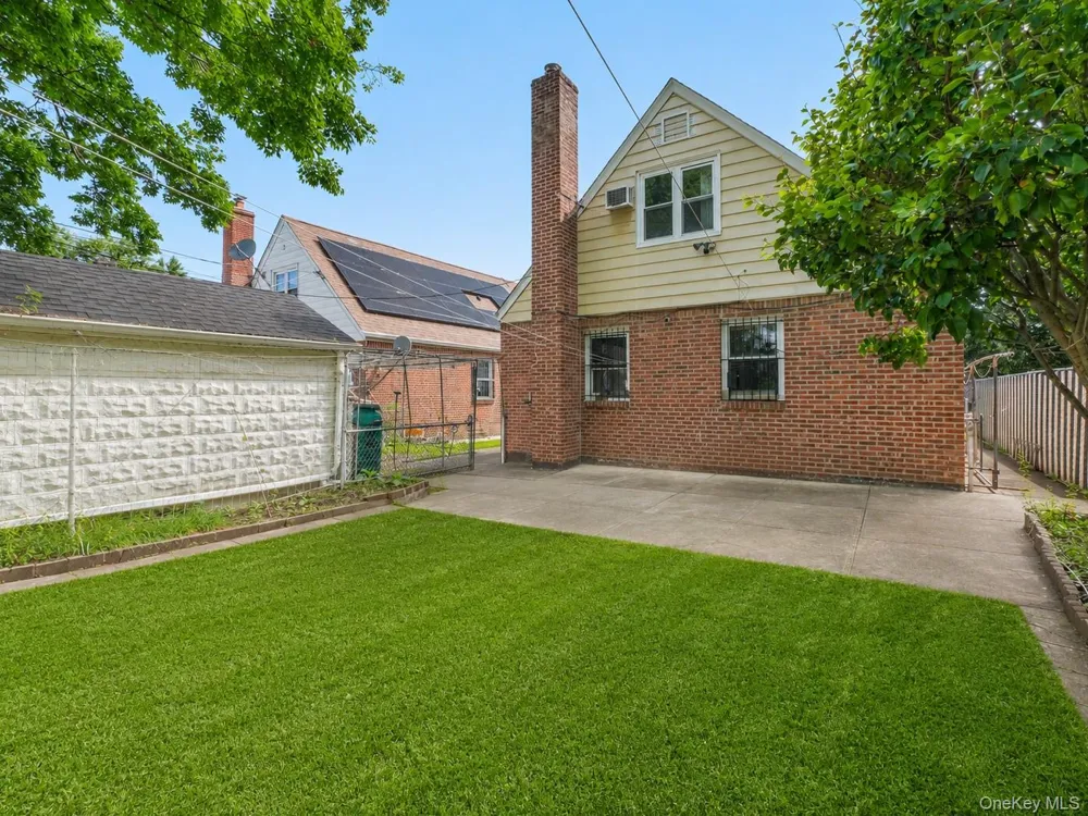 7618 172nd Street Fresh Meadows, NY 11366