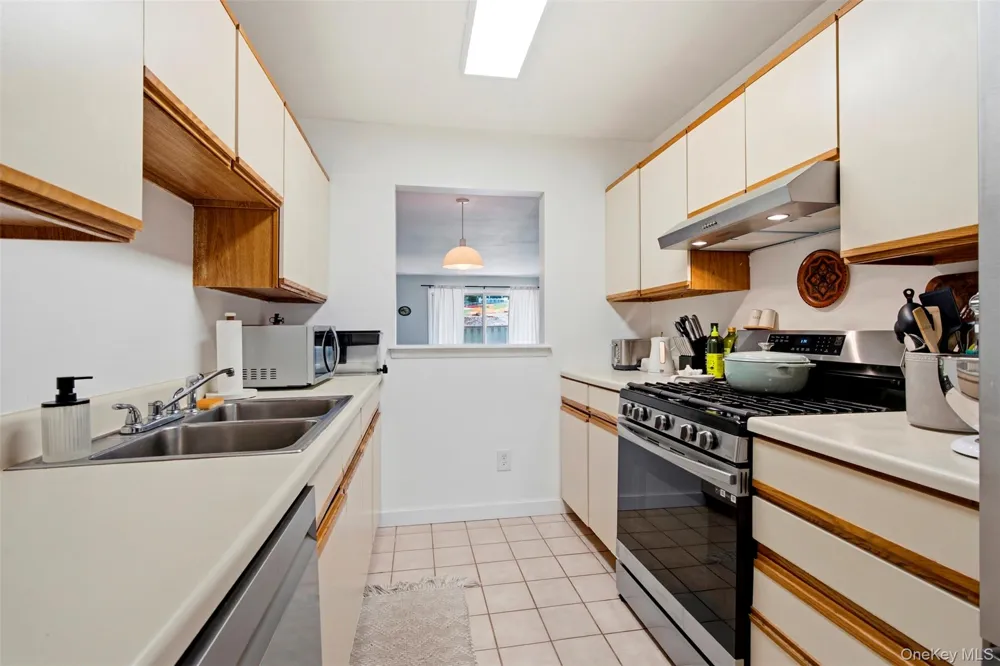 57 Magnolia Lane Warwick, NY 10990