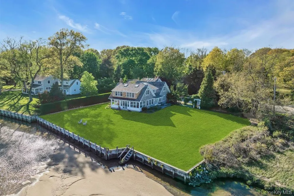 10450 New Suffolk Avenue Cutchogue, NY 11935