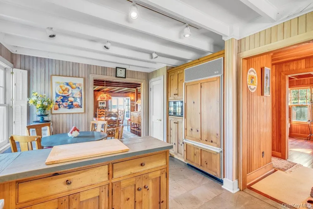 10450 New Suffolk Avenue Cutchogue, NY 11935