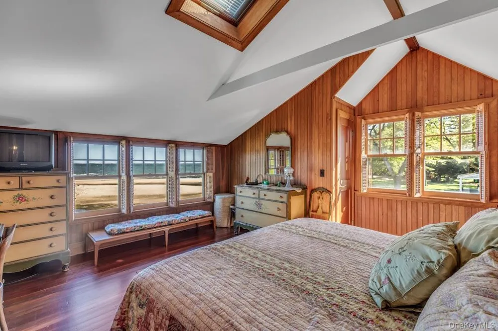 10450 New Suffolk Avenue Cutchogue, NY 11935