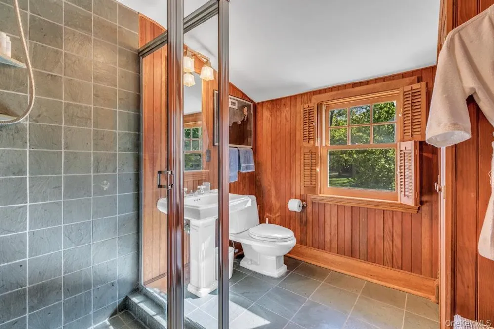 10450 New Suffolk Avenue Cutchogue, NY 11935