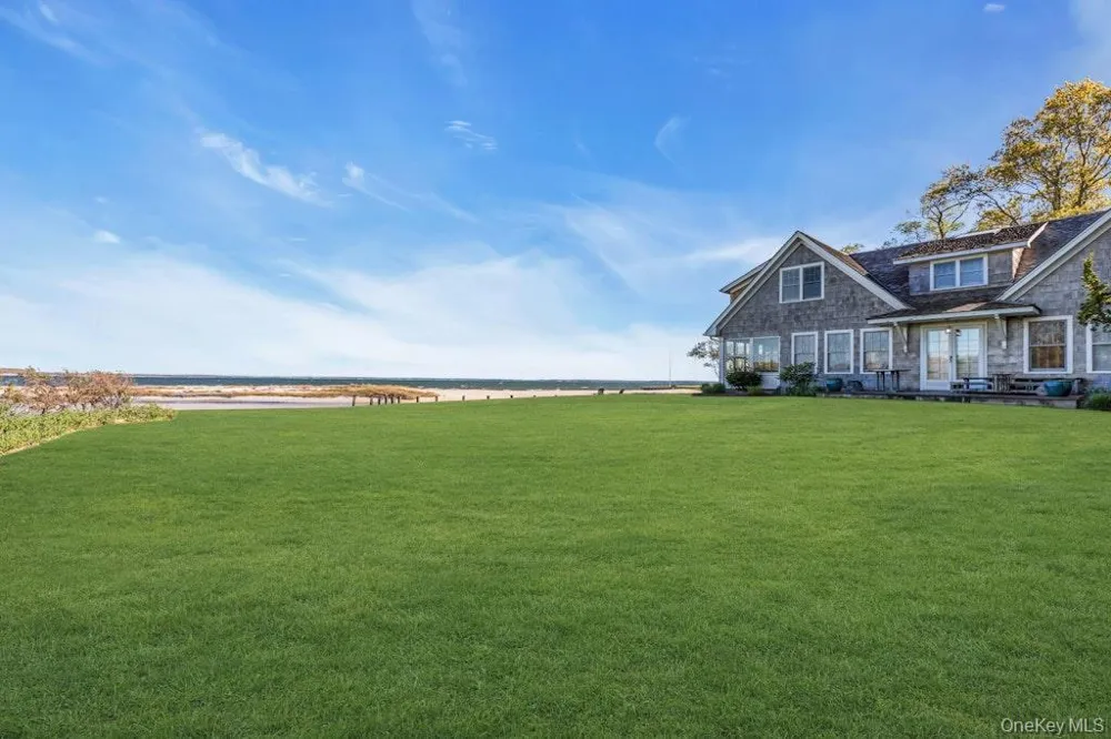 10450 New Suffolk Avenue Cutchogue, NY 11935