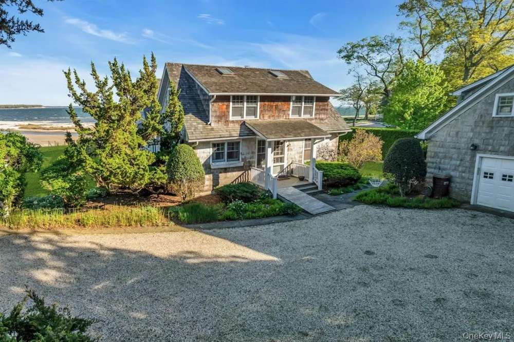 10450 New Suffolk Avenue Cutchogue, NY 11935