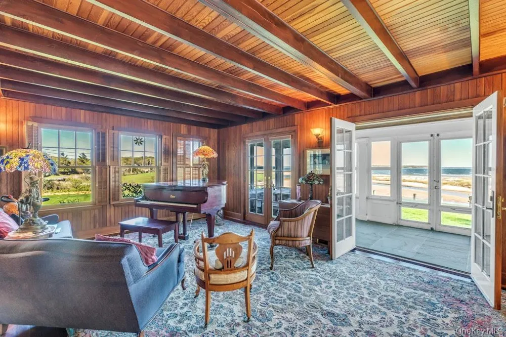10450 New Suffolk Avenue Cutchogue, NY 11935