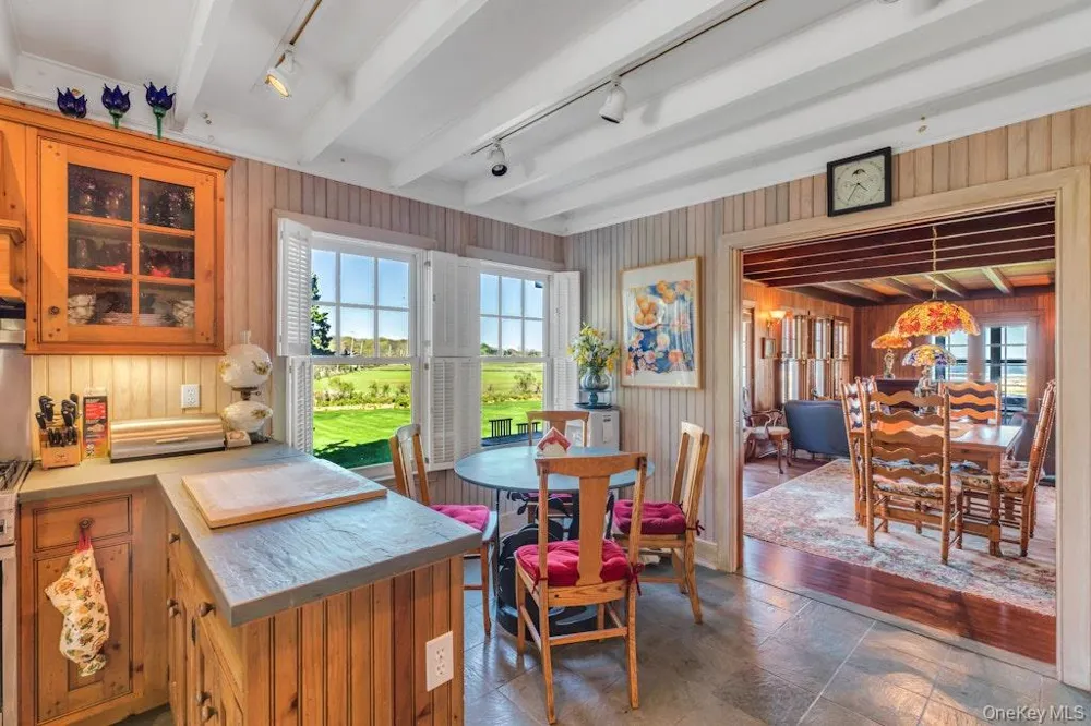 10450 New Suffolk Avenue Cutchogue, NY 11935