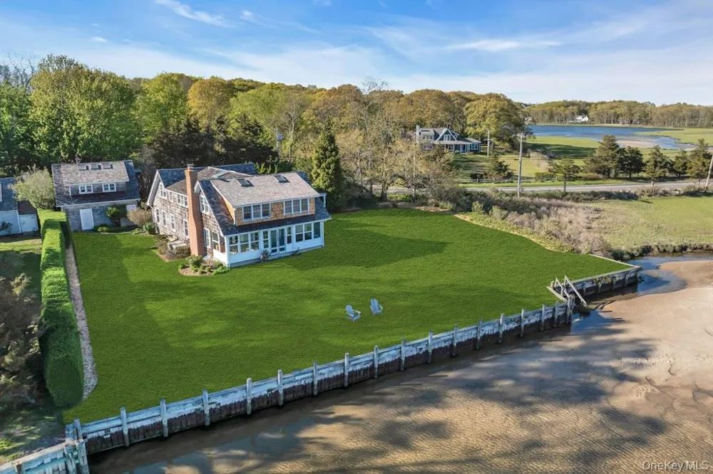 10450 New Suffolk Avenue Cutchogue, NY 11935