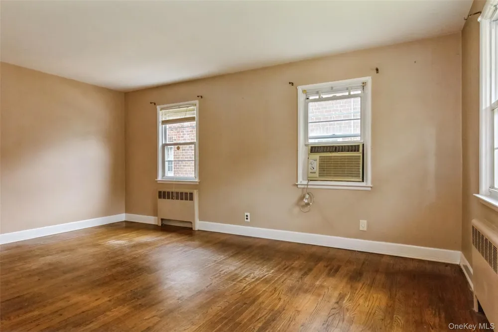 5 Cambridge Street Malverne, NY 11565