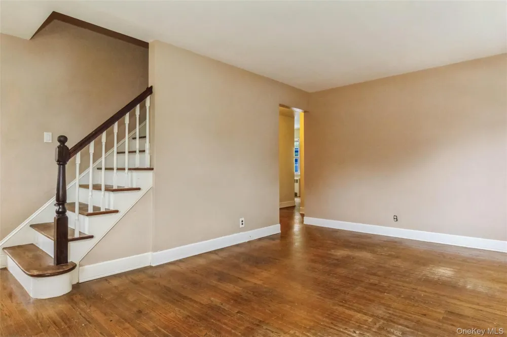 5 Cambridge Street Malverne, NY 11565