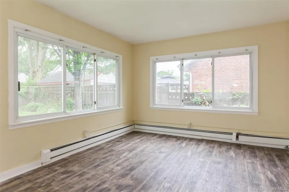 5 Cambridge Street Malverne, NY 11565