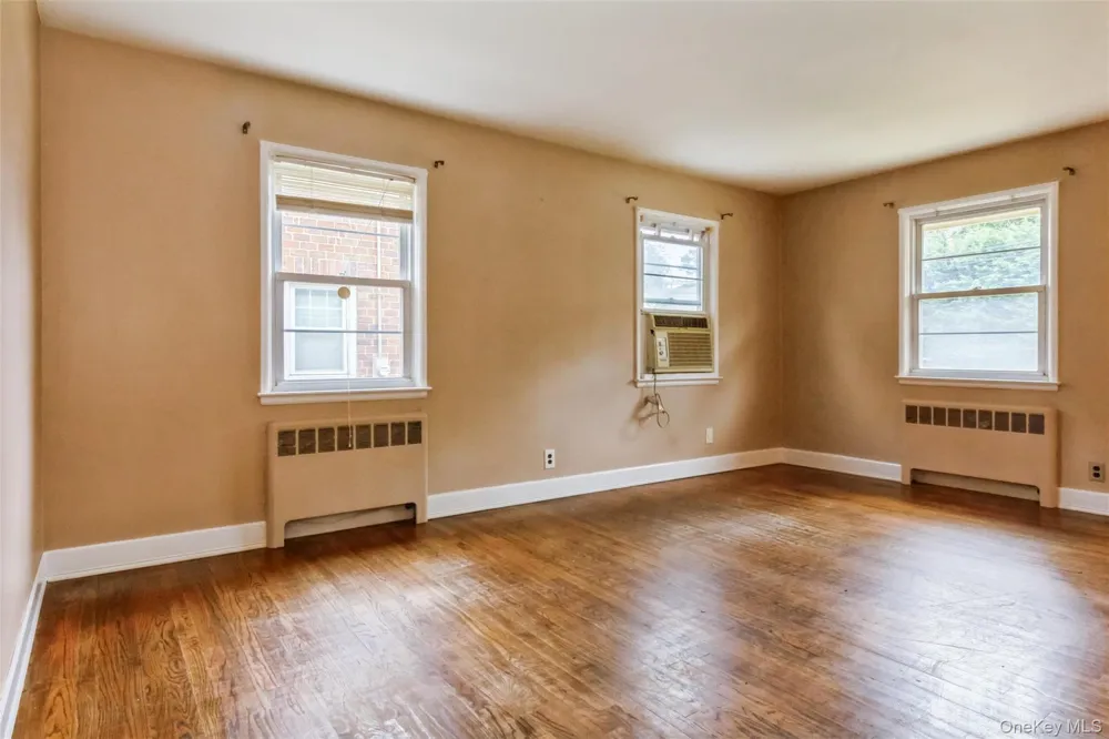 5 Cambridge Street Malverne, NY 11565