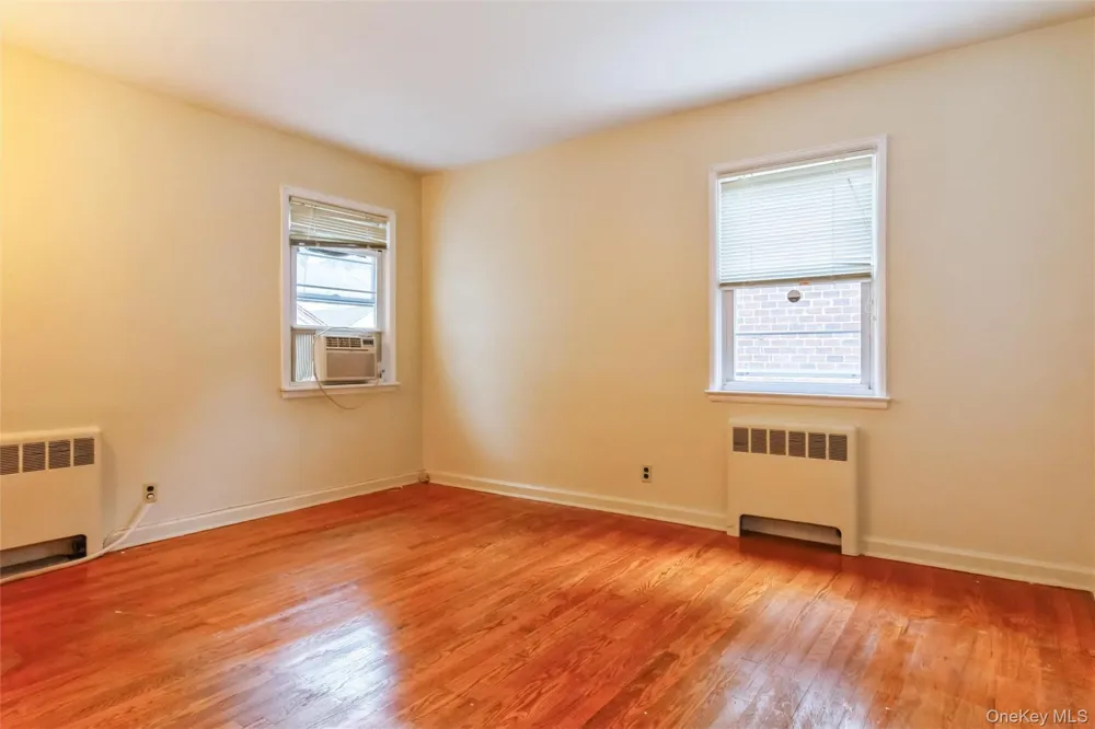 5 Cambridge Street Malverne, NY 11565