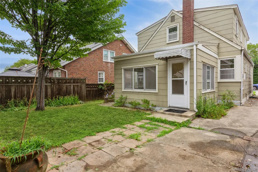5 Cambridge Street Malverne, NY 11565
