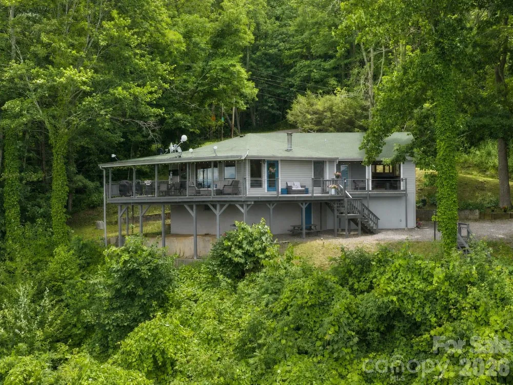 153 Windalier Lane Waynesville, NC 28786