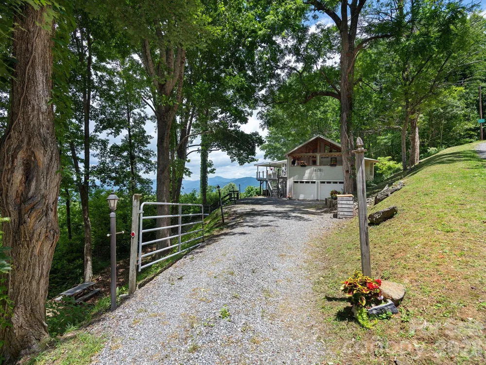 153 Windalier Lane Waynesville, NC 28786