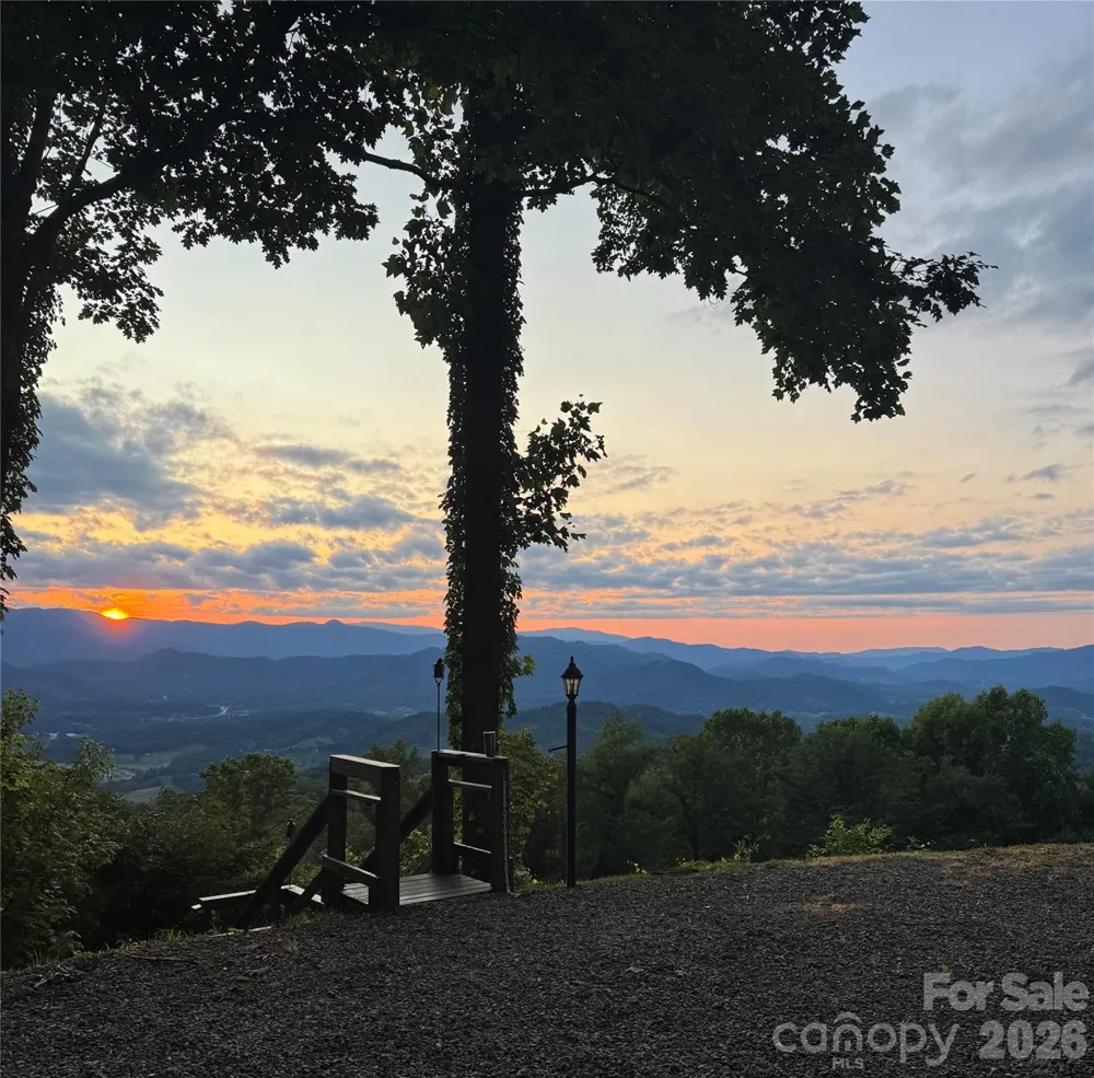 153 Windalier Lane Waynesville, NC 28786