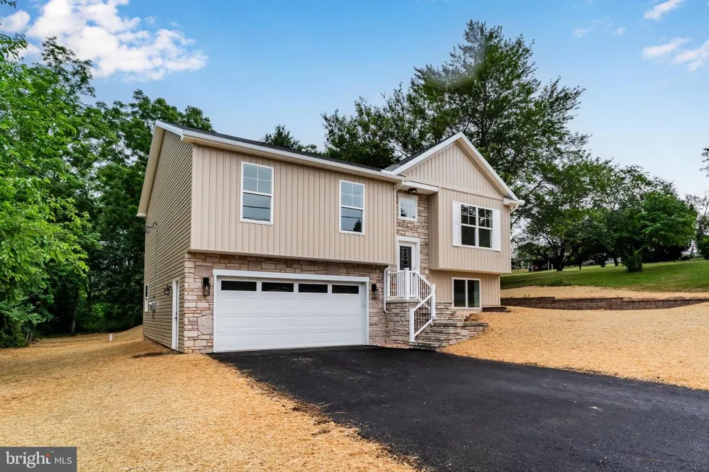 607 WALNUT AVENUE Harrisburg, PA 17112