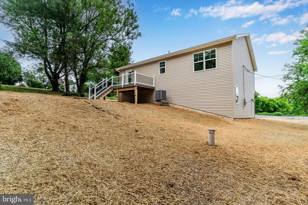 607 WALNUT AVENUE Harrisburg, PA 17112