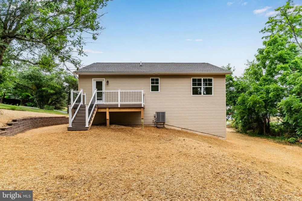 607 WALNUT AVENUE Harrisburg, PA 17112